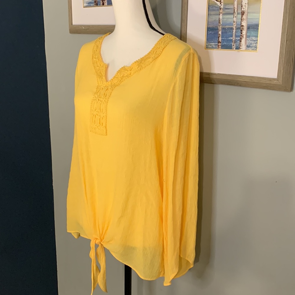 Yellow blouse - Picture 2 of 7